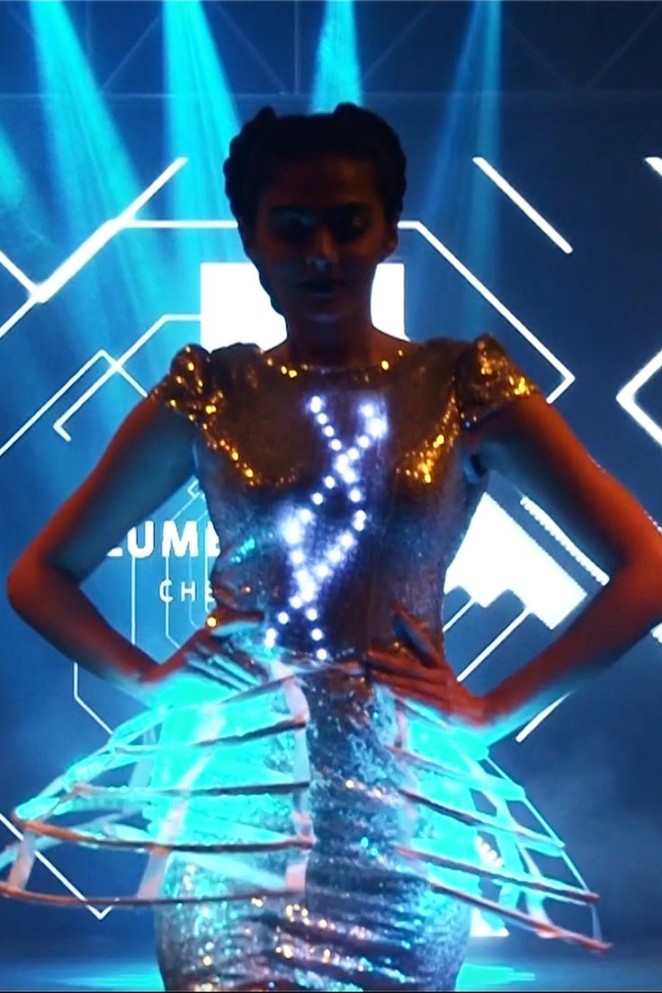 Light Up Futuristic Fashion: WearableTech FashionTech  Futuristic